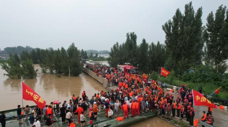 “逆行”重器中流擊水，創(chuàng)造救援速度奇跡<p>以精銳之“能”，護(hù)百姓之“安”，每一次極速救援，都是一場(chǎng)全力以赴，是承諾更是本色。<p>