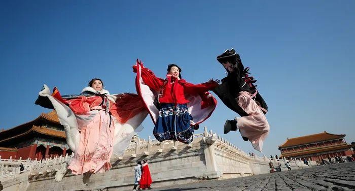 國潮俘獲“Z世代”，中國人審美旨趣向內看