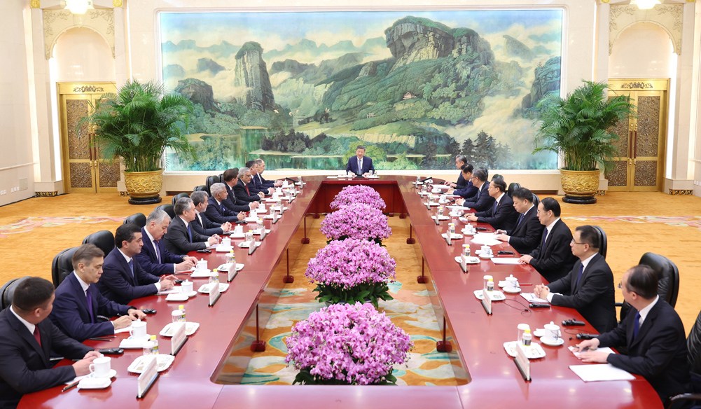 習(xí)近平集體會見上海合作組織成員國外長理事會會議外方代表團(tuán)團(tuán)長